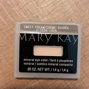 NWT Mary Kay sweet cream mat eye shadow